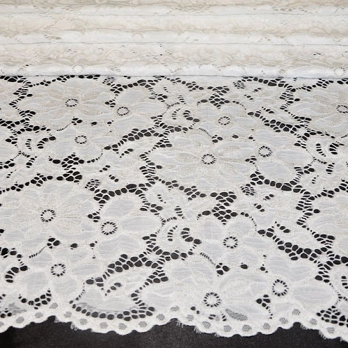 Гипюр стрейчевый с ажурным краем (молочно белый)