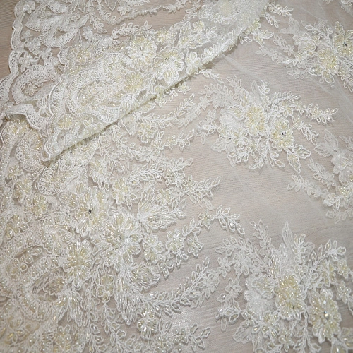 Вышивка на сетке с биссером 2 (молочный)