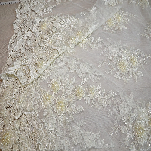 Вышивка на сетке с биссером (сливочный)