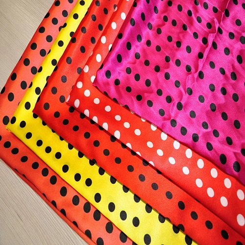 Атлас тонкий принт (красный фон черный горох 1см)