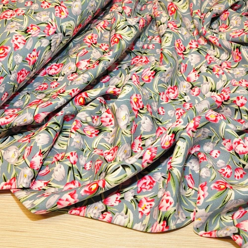 Штапель "Твил" Тюльпаны на голубом фоне