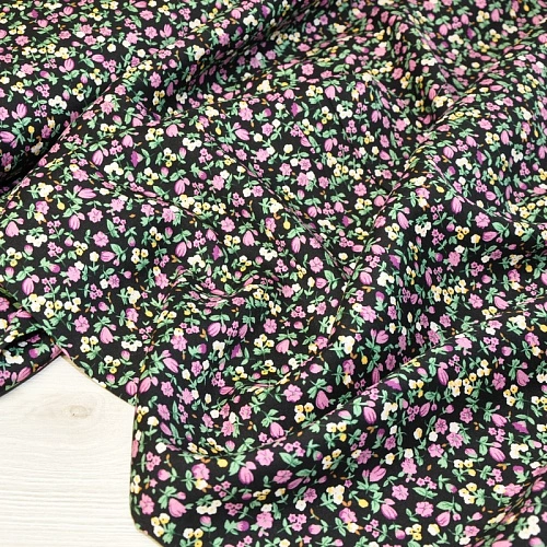 Штапель принт "Мелкий цветочек на черном фоне"