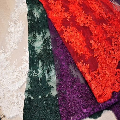 Вышивка на сетке (красный)