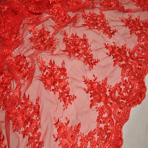 Вышивка на сетке (красный)