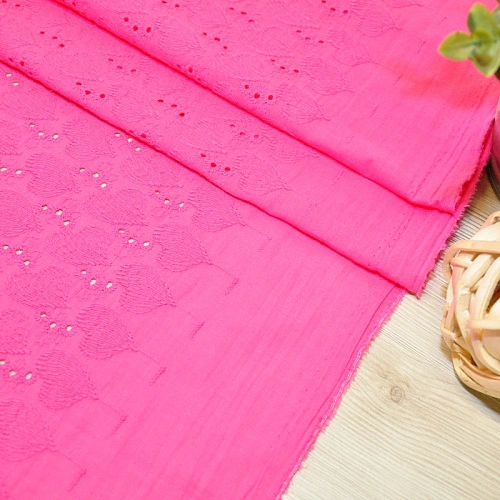 Батист вышитый "Ришелье" ( фуксия)