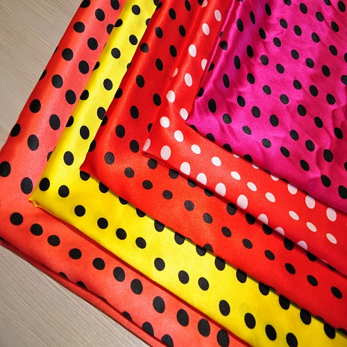 Атлас тонкий принт (малиновый фон черный горох 1см)