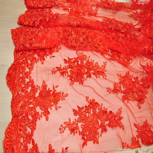 Вышивка на сетке (красный)