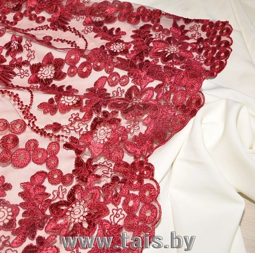 Вышивка на сетке (бордовый)