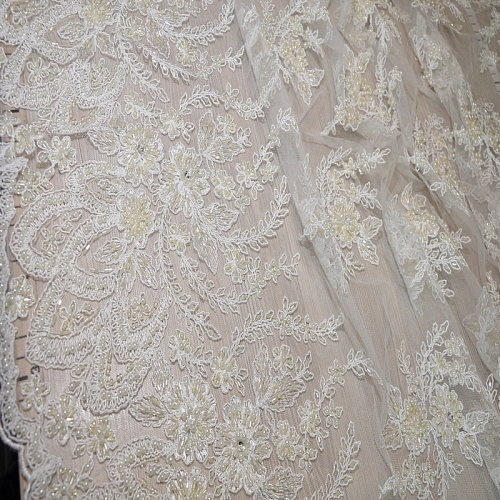 Вышивка на сетке с биссером 2 (молочный)