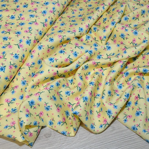 Штапель принт "Мелкий цветочек на желтом фоне "