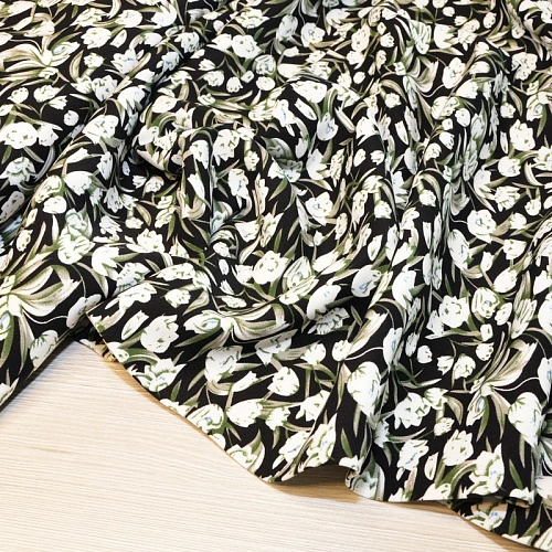 Штапель "Твил" Тюльпаны на черном фоне